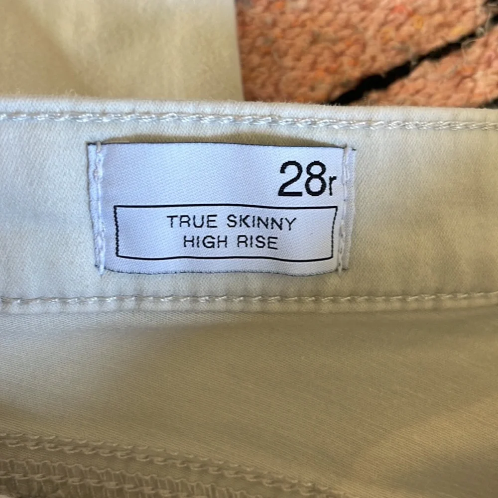 Gap true high rise skinny off white jeans